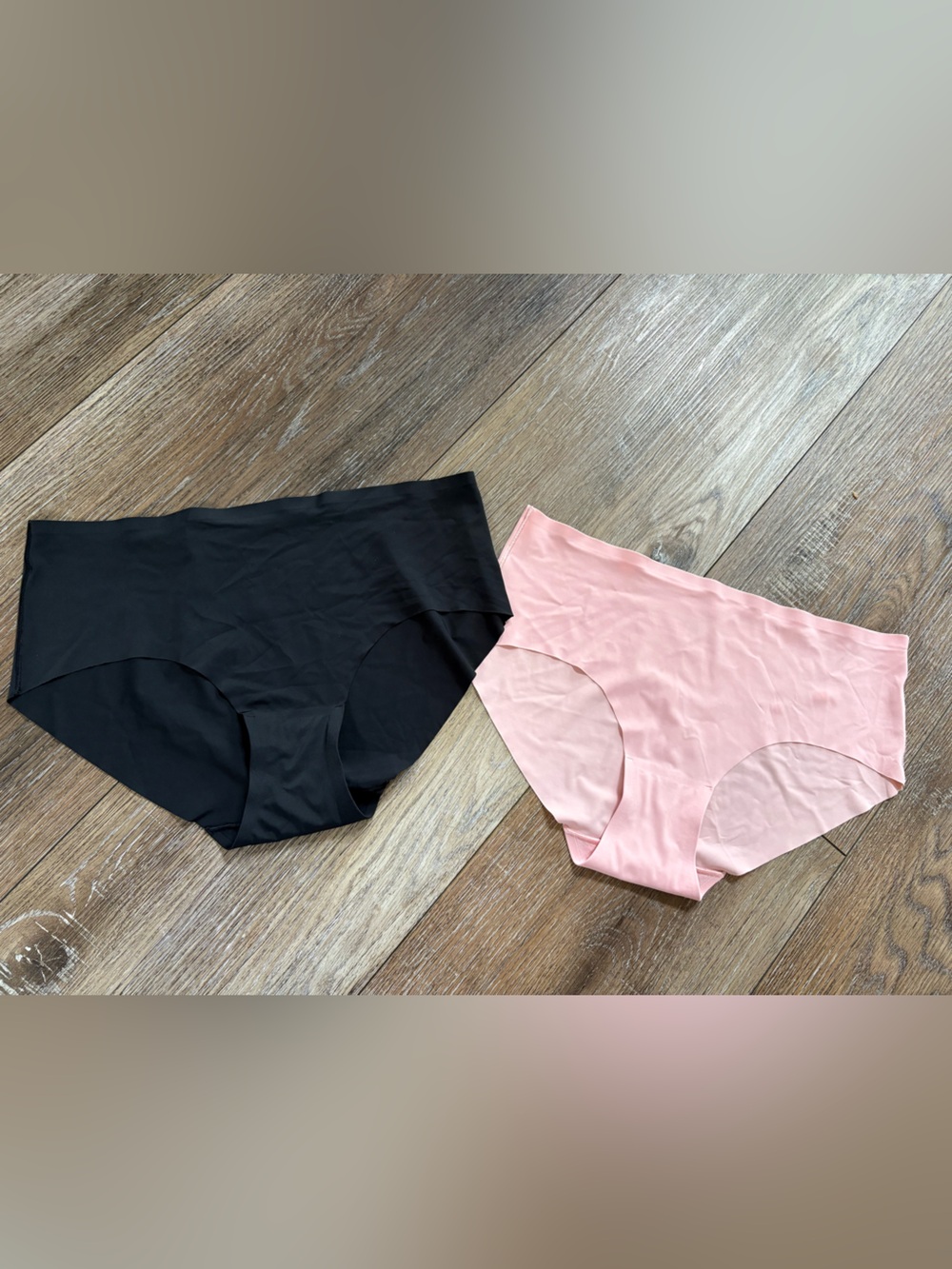 lululemon athletica Two Seamless Briefs in Black & Light Pink invisiwear